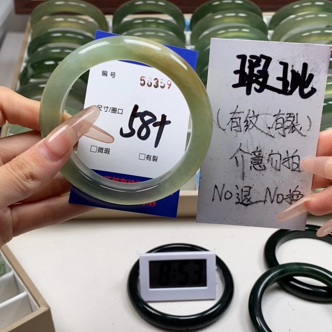 蛇纹石玉手镯未镶嵌