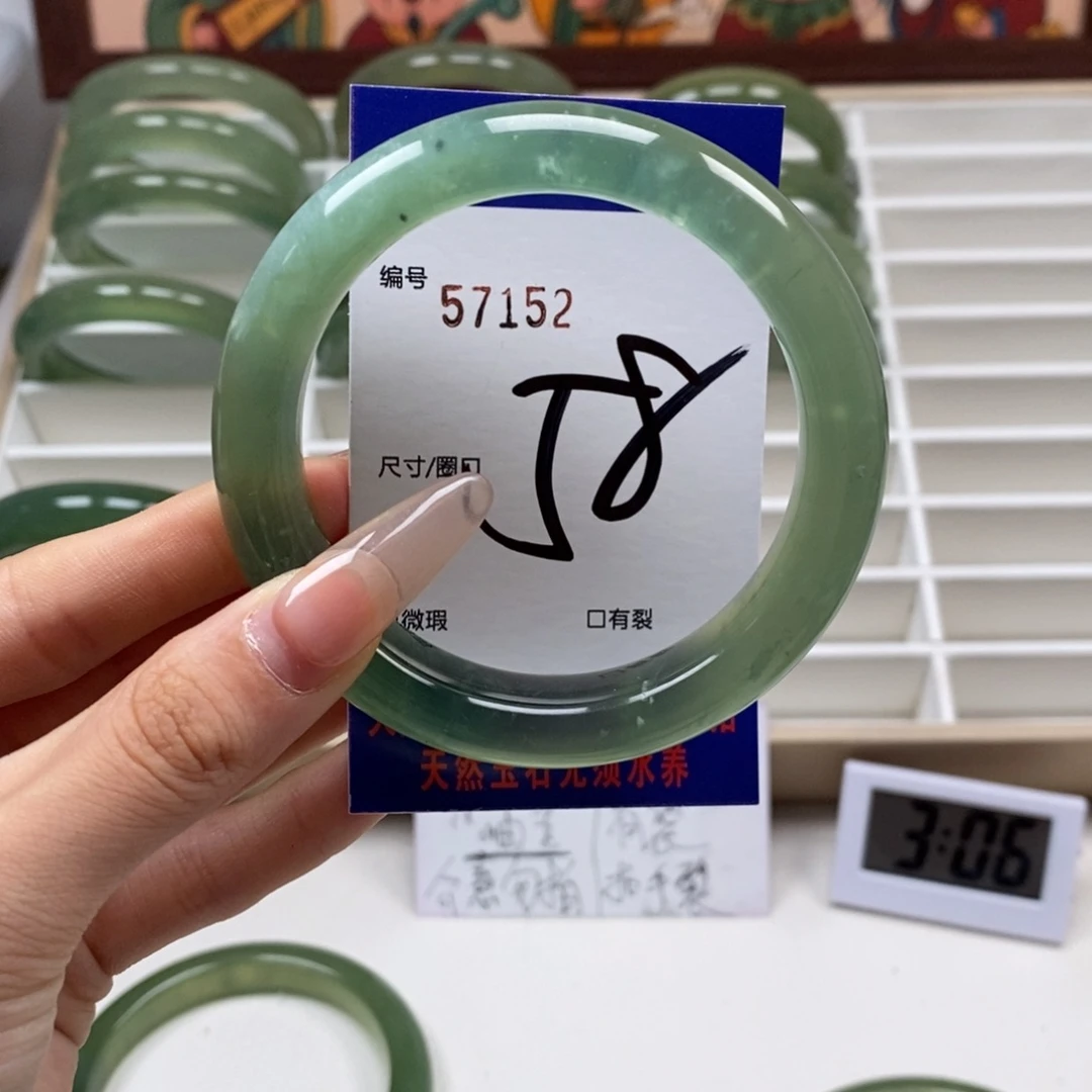 蛇纹石玉手镯未镶嵌
