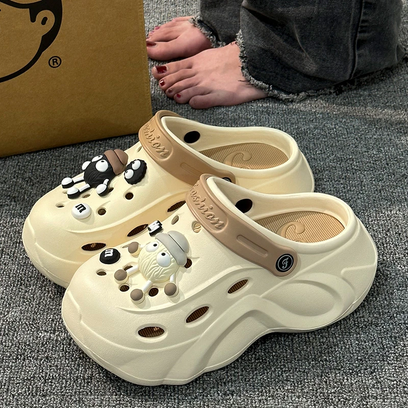 SHEJI/奢迹洞洞鞋夏季女外穿厚底防滑软底时尚卡通凉拖鞋女学生