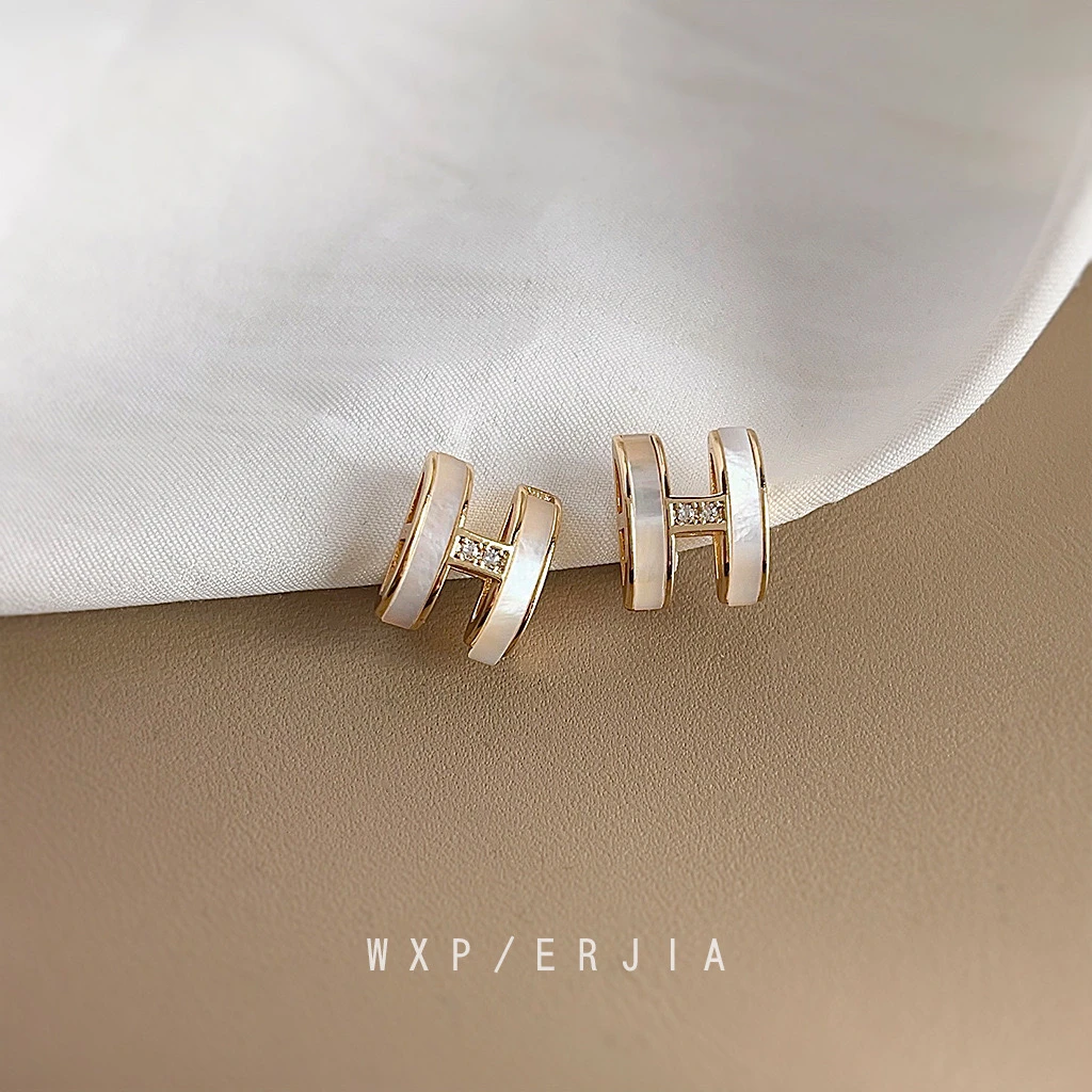 铜合金耳饰 高级感~镀真金蚊香盘耳夹锆石字母冷淡风轻奢无耳洞