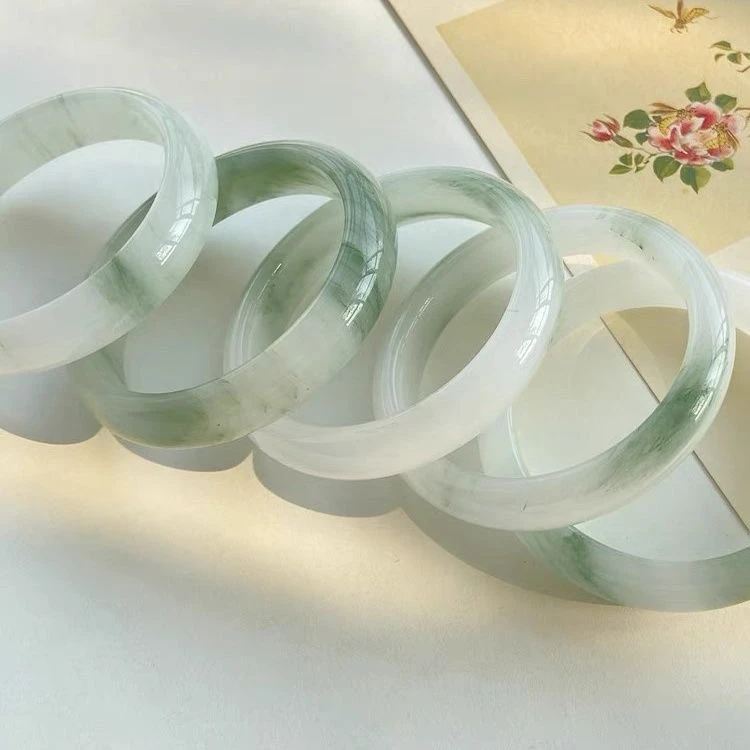 天山翠绿飘花女士手镯百搭正圈多样性发货拍一发一