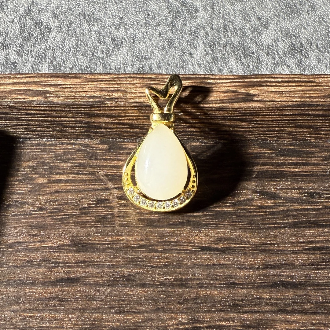 GN102910 和田玉青海白钱袋子