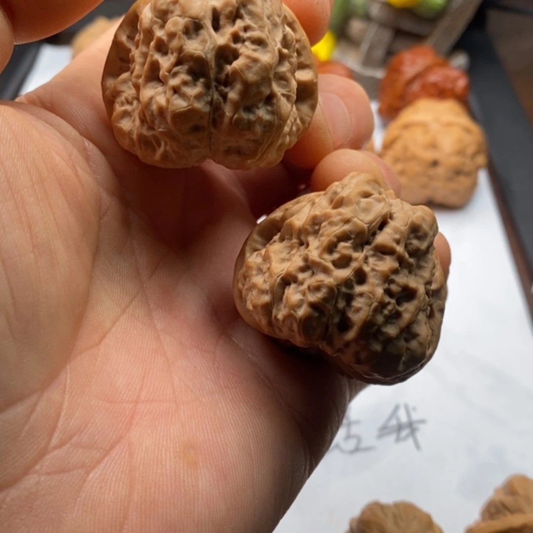 【闪购商品】桃核吊坠W****?