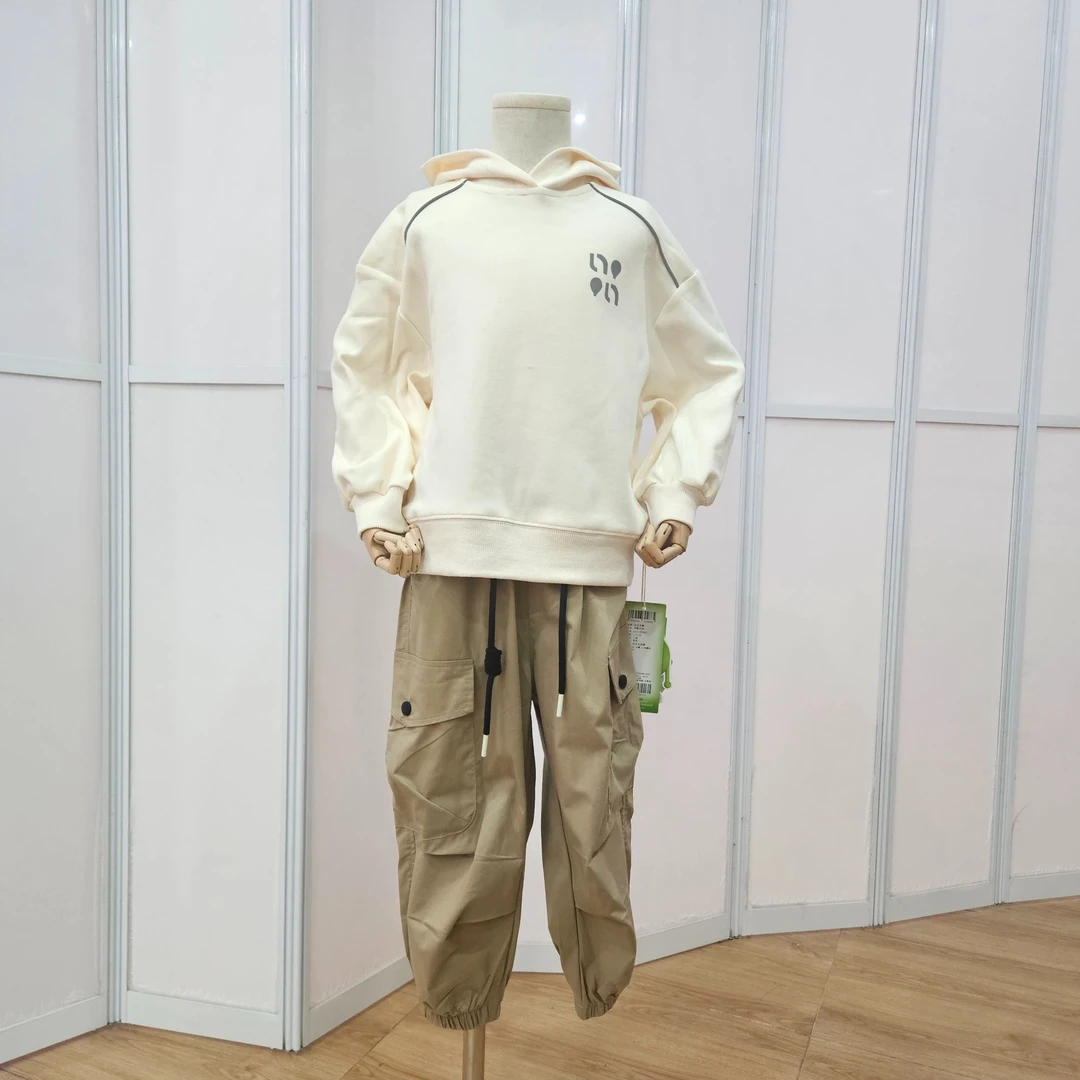 吾悦（中）25男女宝童装时尚休闲洋气韩版长袖套装春季拍号