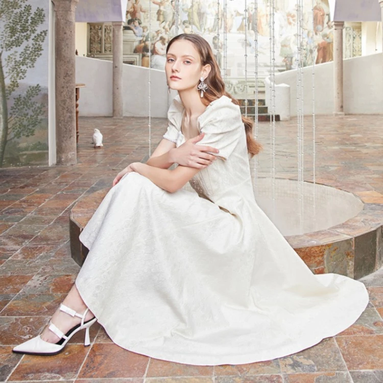 哥文花园   法式刺绣方领连衣裙 CTA2082130