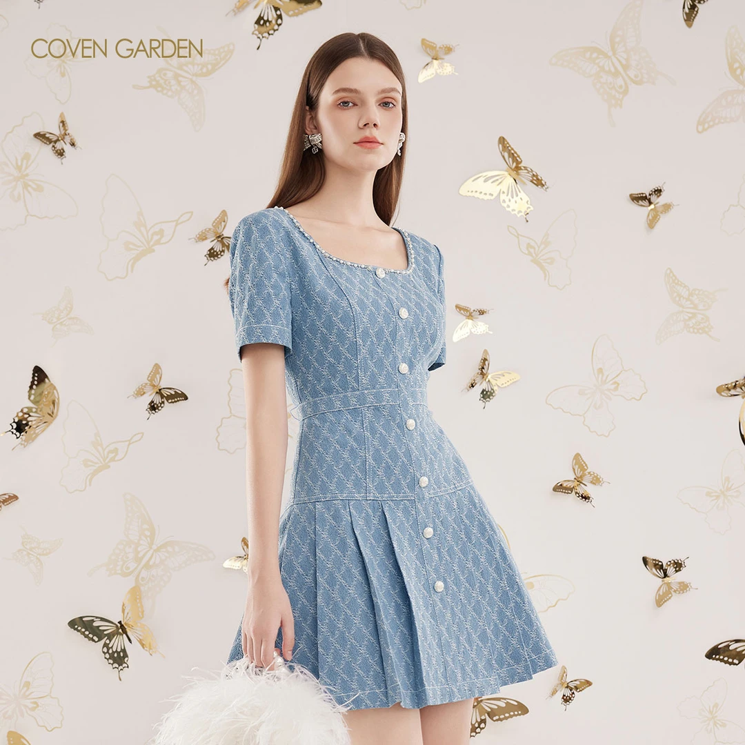 【哥文花园】百褶方领牛仔连衣裙 CLA3082360 COVEN GARDEN