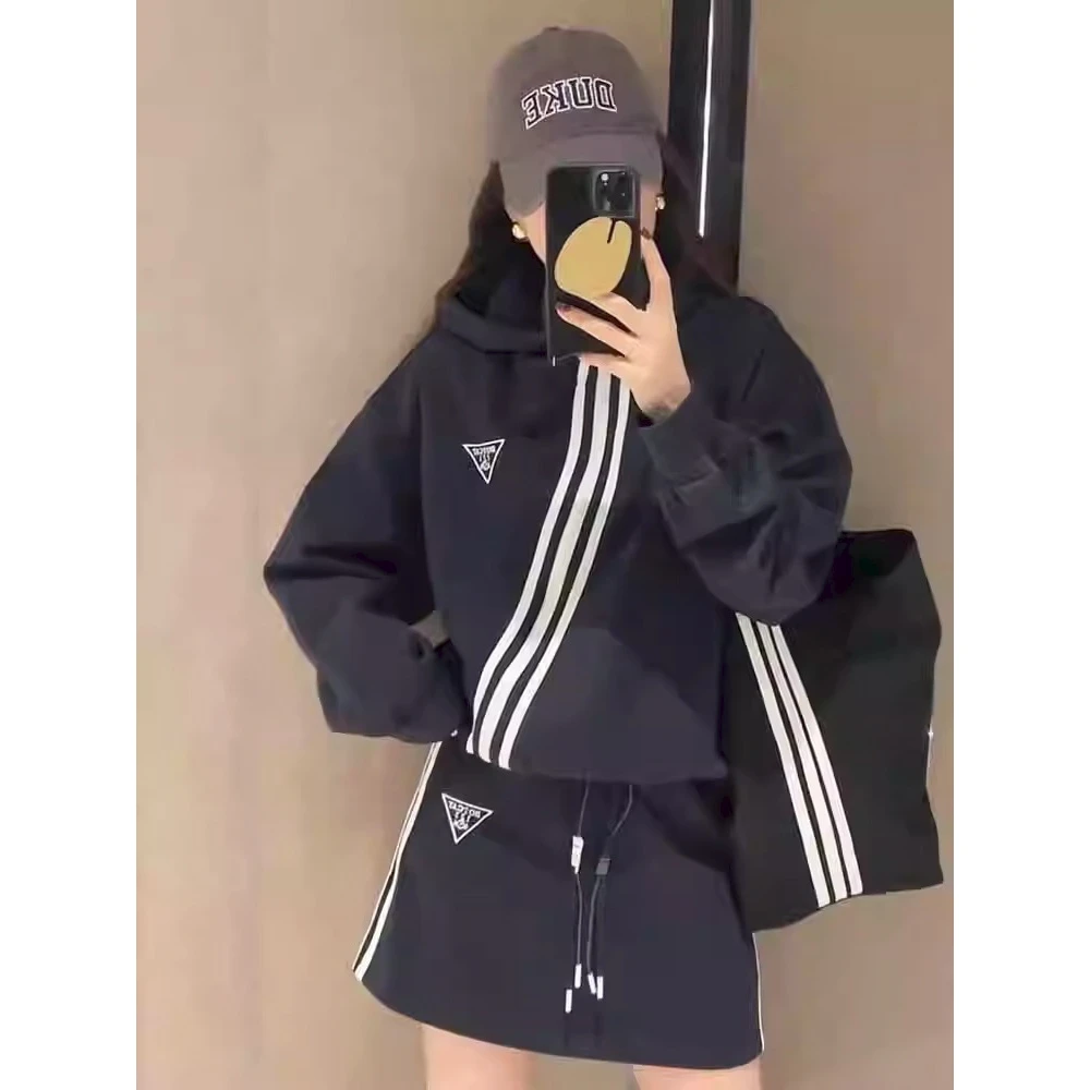 2025新款蓝色圆领套头时尚卫衣套装女春秋休闲洋气运动短裙两件套