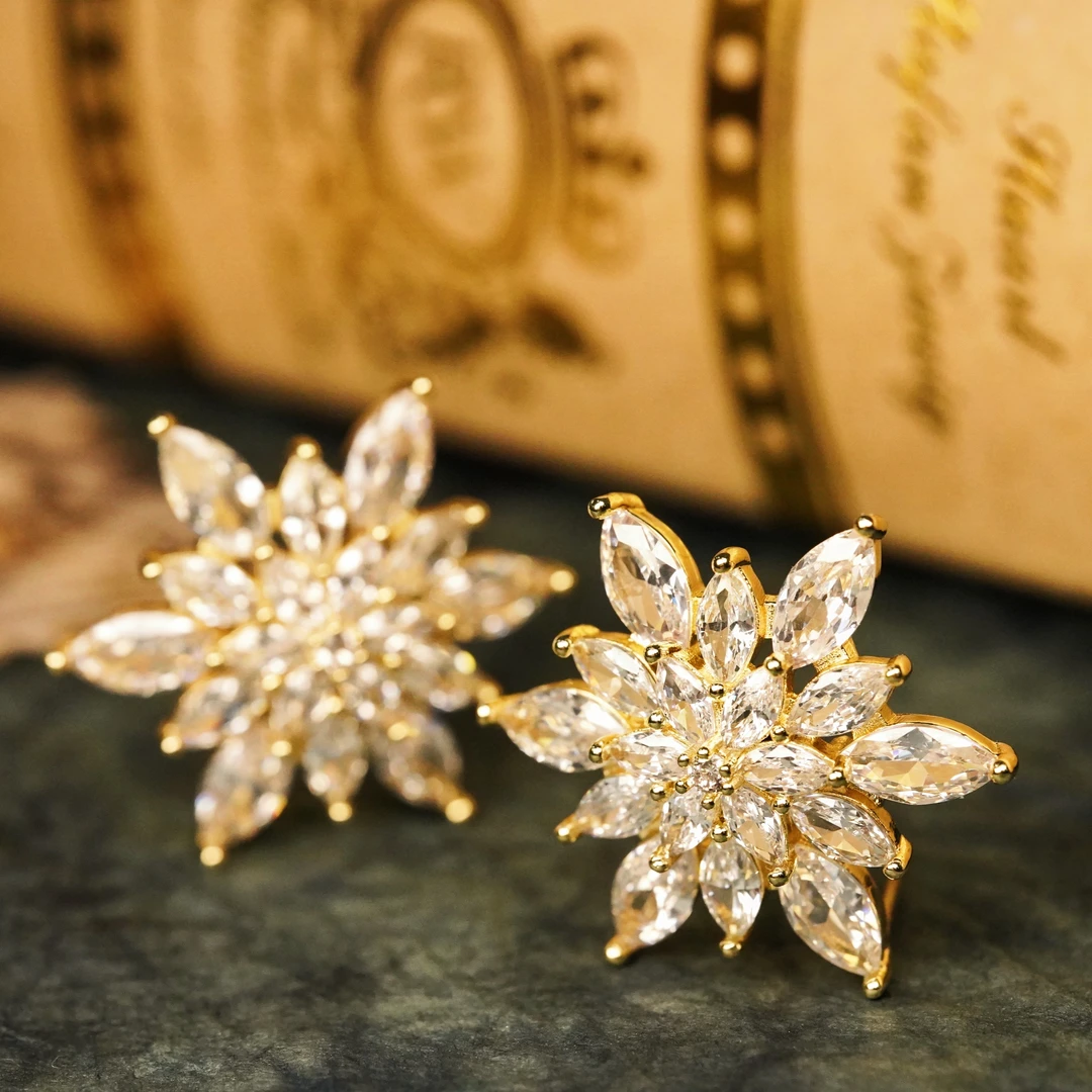 铜合金耳饰 LeLe 耳钉 满钻奢华小众花朵精致时尚高级感 10107