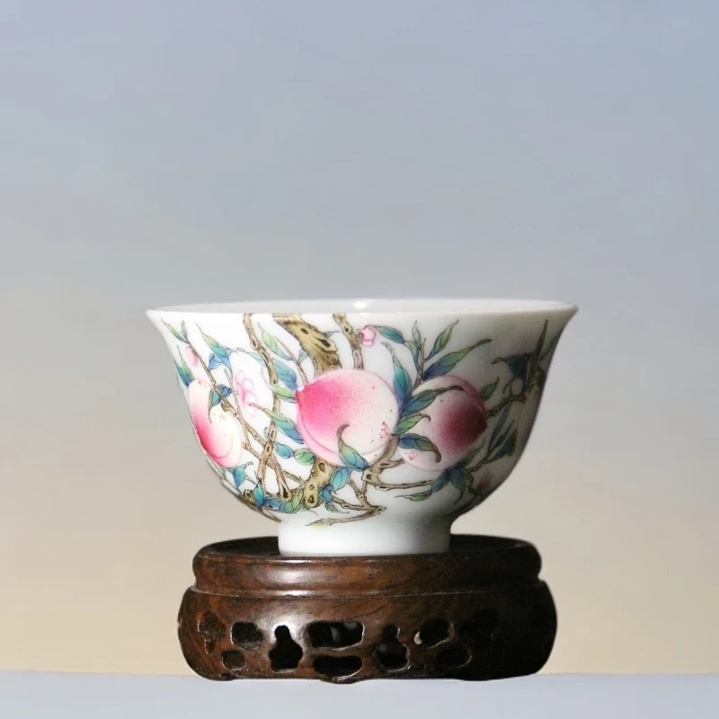 九桃五福过墙内外满绘主人杯口径8.6厘米高5厘米底款玩茗堂庚子夏