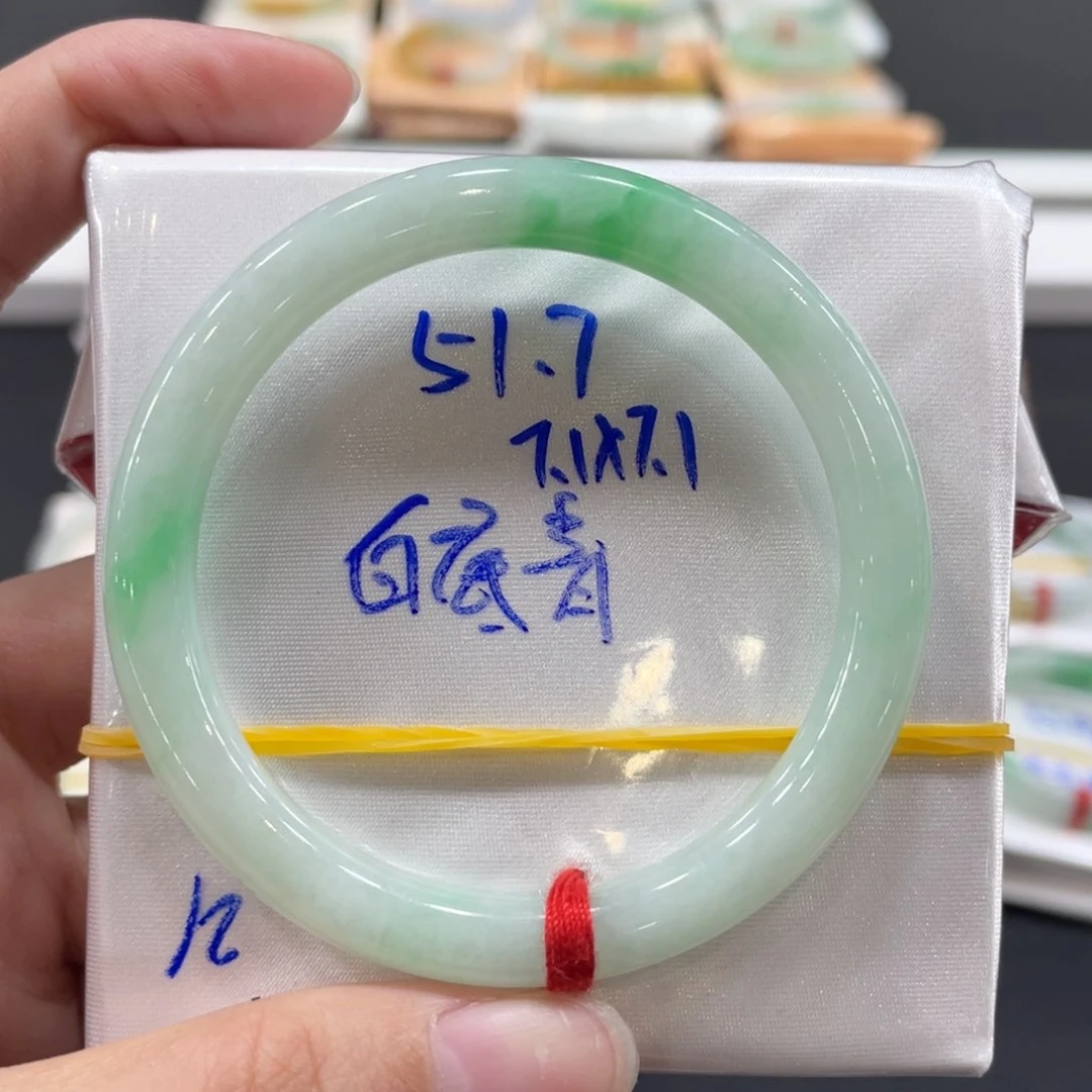 翡翠手镯未镶嵌天然翡翠手镯