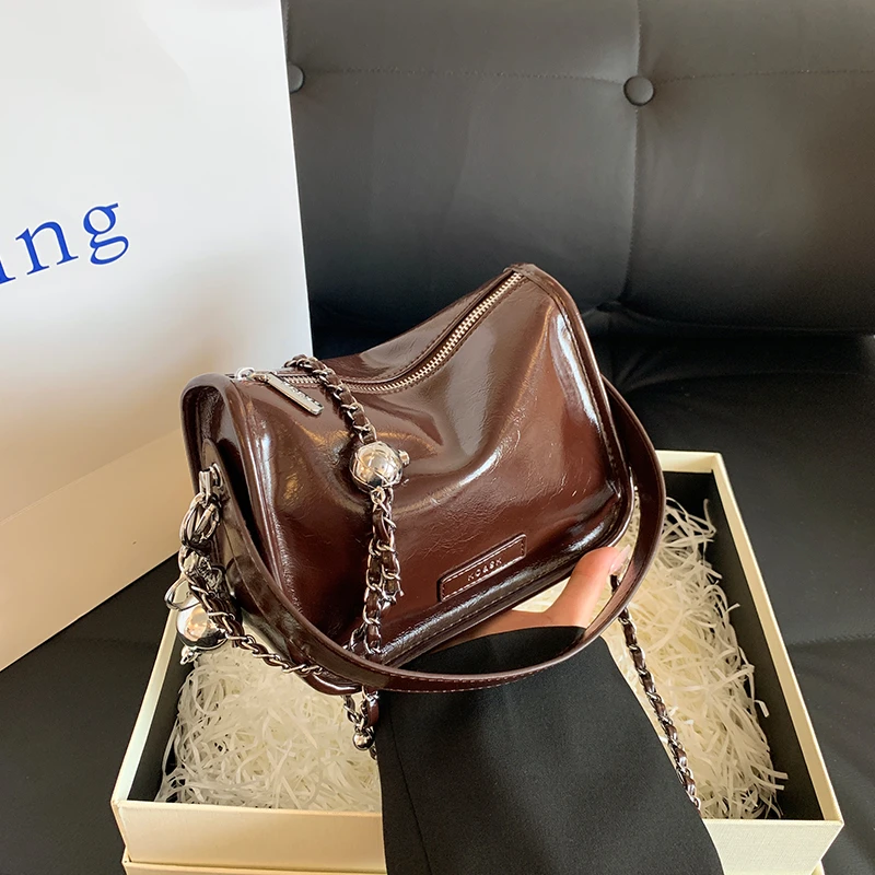 小众质感银色包女2024新款雅丹秋冬单肩斜挎包百搭洋气爆款小方包