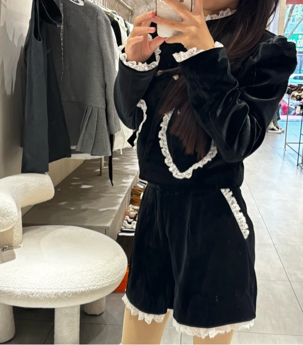 爱心丝绒盘扣上衣