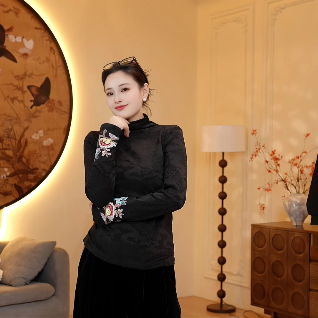 新中式提花加绒厚款刺绣打底女秋季新款显瘦气质减龄打底衫半高领