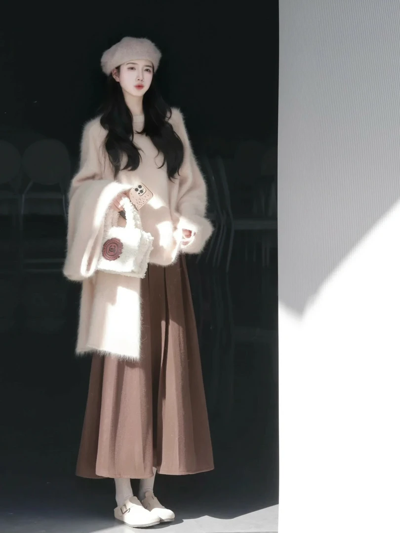 奶系穿搭秋冬装2023新款洋气减龄时尚网红慵懒上衣裙子