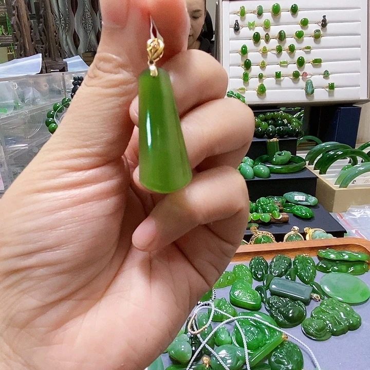 和田玉（碧玉）颈饰18K金镶嵌