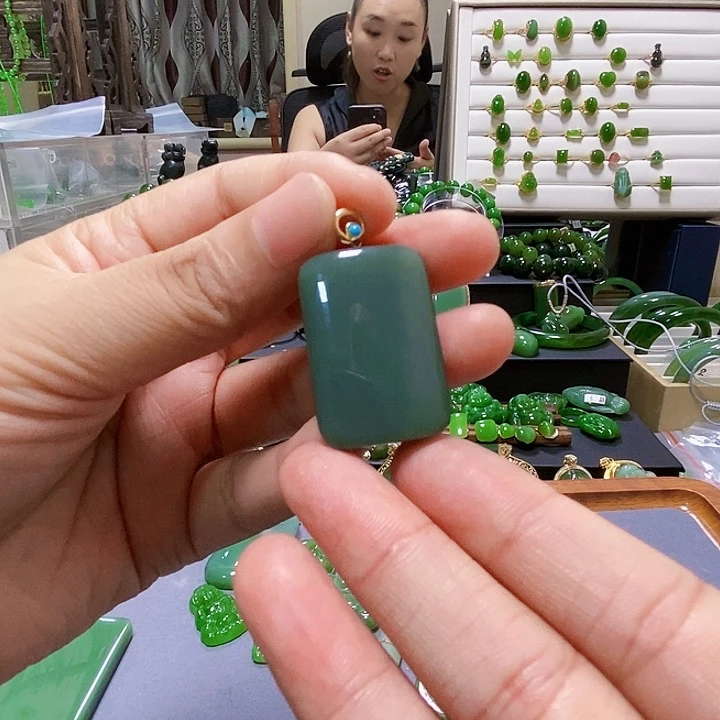 和田玉（碧玉）颈饰18K金镶嵌