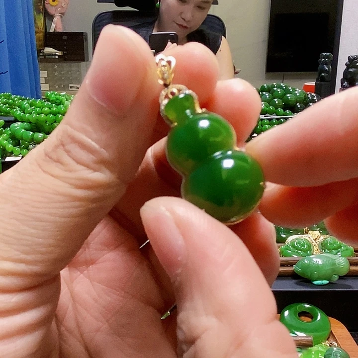 和田玉（碧玉）颈饰18K金镶嵌