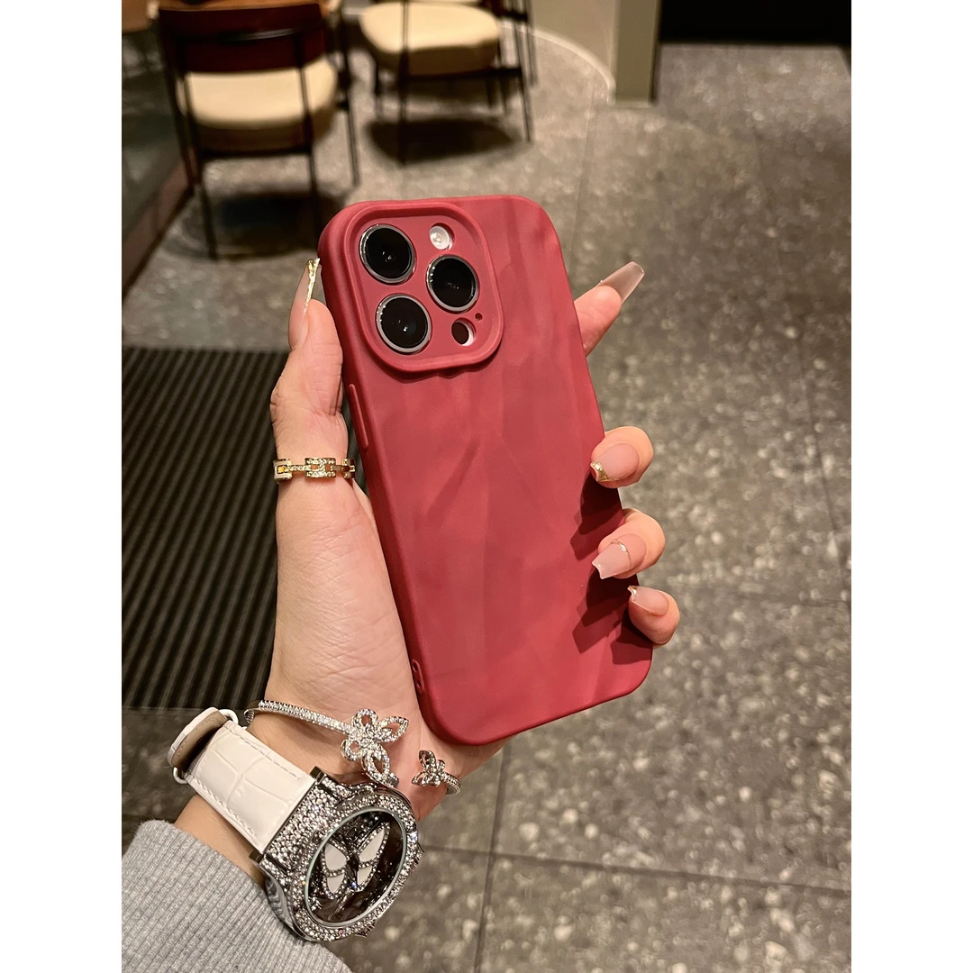 小众百搭褶皱酒红iPhone15手机壳苹果14promax个性13全包1211女xr