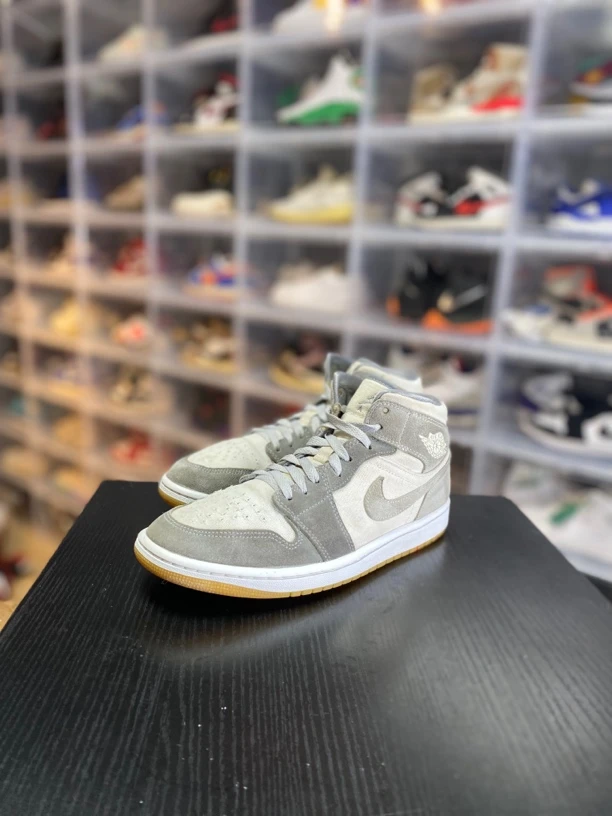 aj1椰奶休闲鞋/41/已精洗/全新参考价987