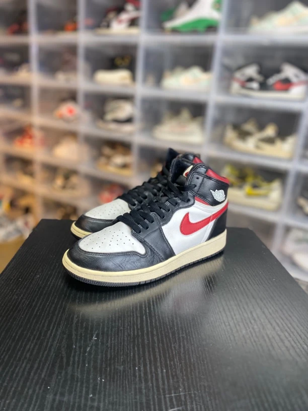 aj1黑红休闲鞋/40偏小适合39/已精洗/全新参考价1037