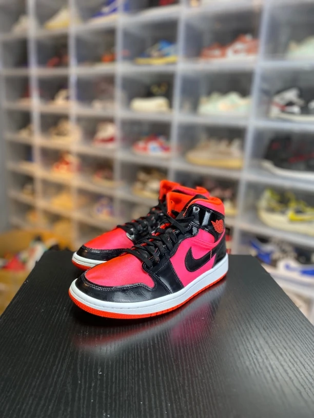 aj1黑红休闲鞋/42/已精洗/全新参考价987