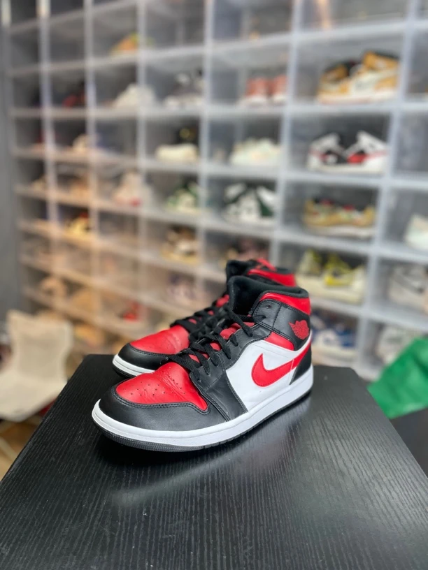 aj1黑红脚趾休闲鞋/45.5/已精洗/全新参考价1027