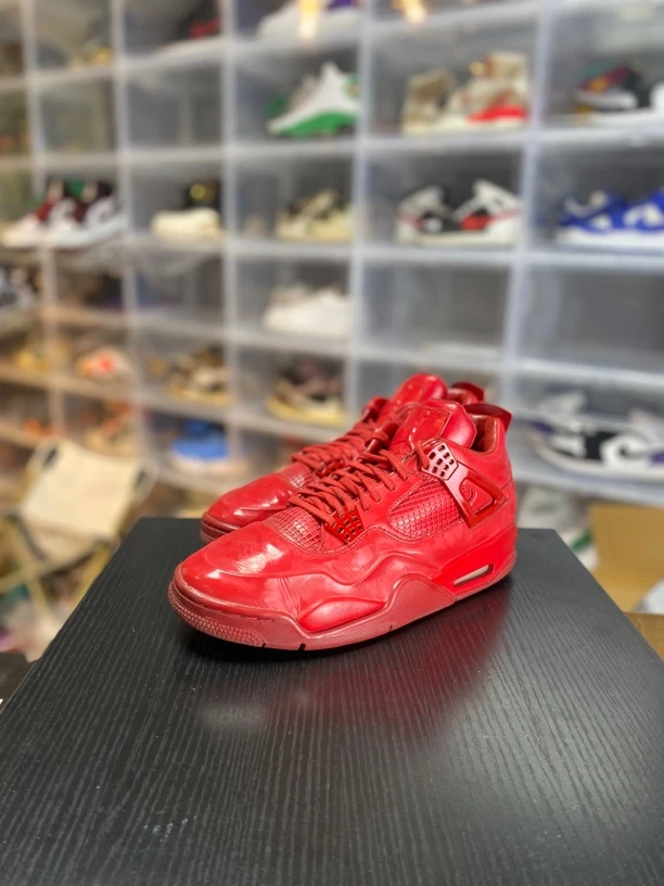 aj4大学红休闲鞋/43偏小适合42/已精洗/全新参考价4175
