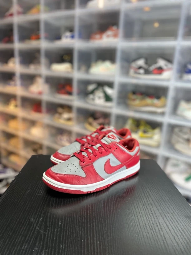 dunk灰红休闲鞋/41/已精洗/全新参考价916