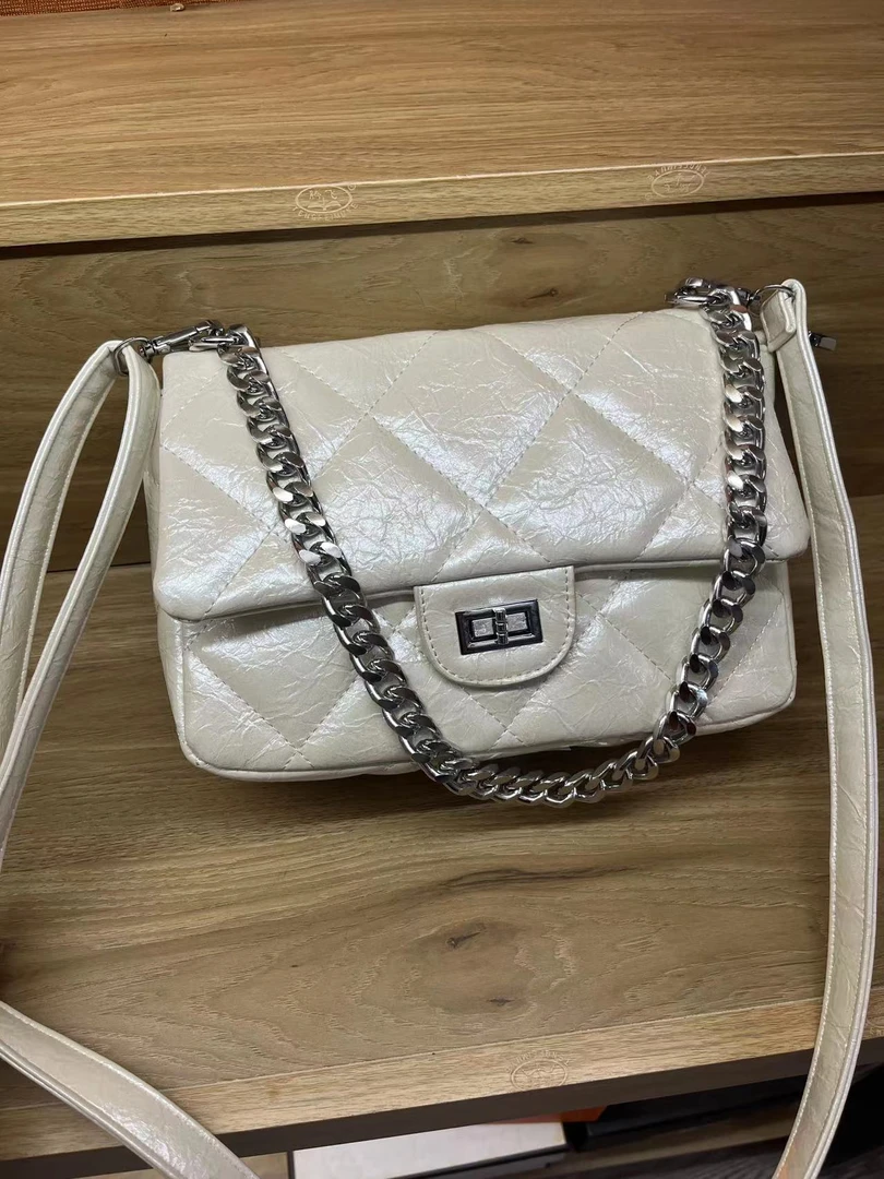 23971白色（长25厘米高15厘米）时尚百搭包包（无礼盒）