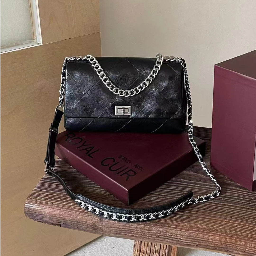 8778 黑色 （长26.5厘米高17厘米）时尚百搭包包（带礼盒）