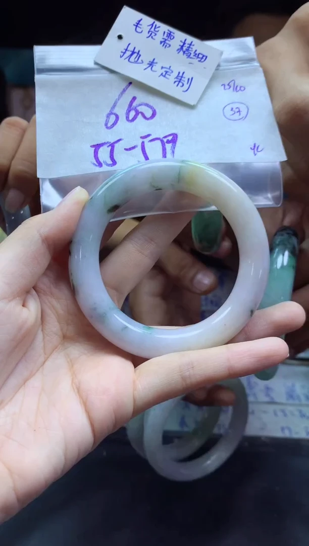 【闪购商品】定制翡翠未镶嵌手镯毛货需精细抛光+多人+660元