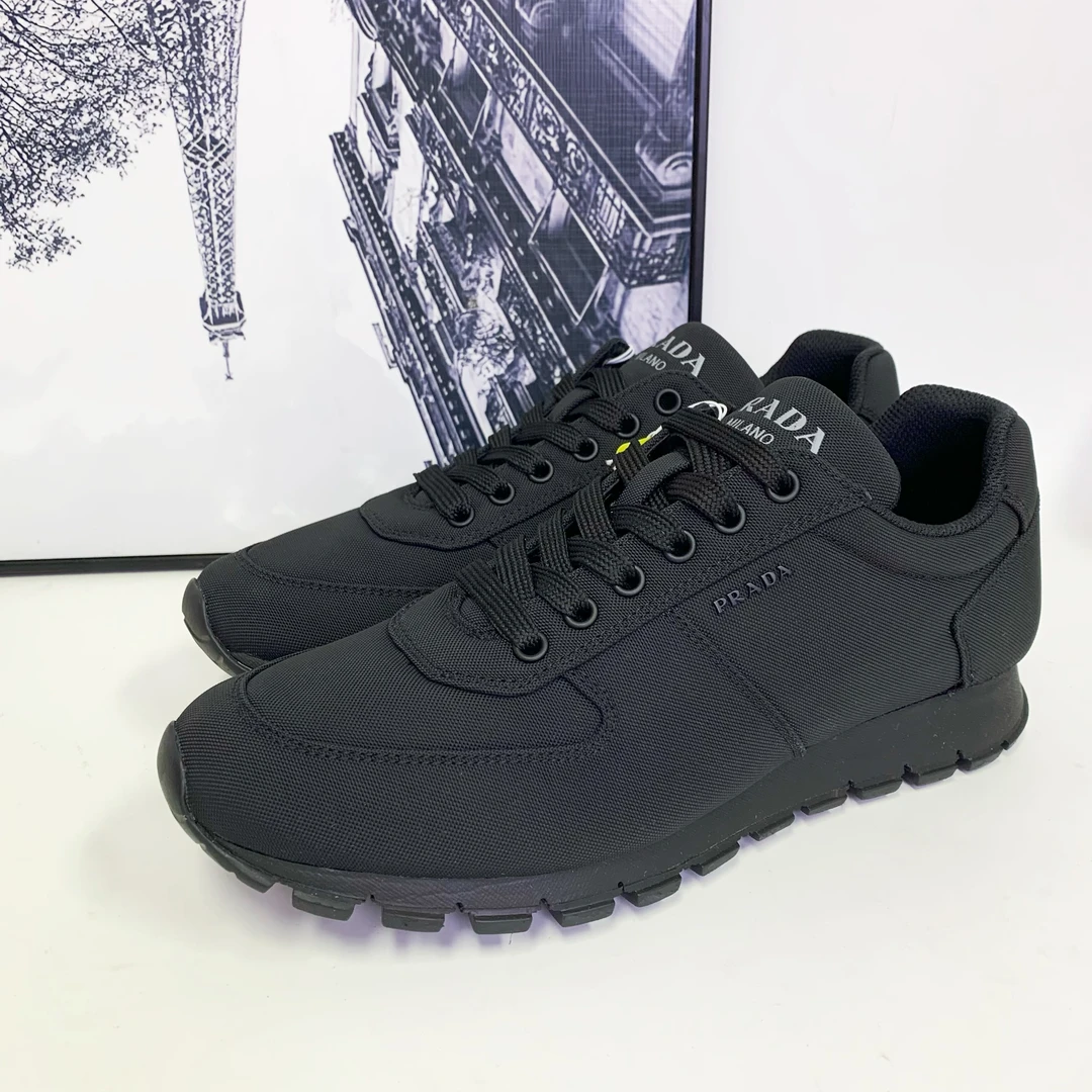 全新未使用 Prada/普拉达 普拉达黑色帆布带黑色侧标运动鞋透气