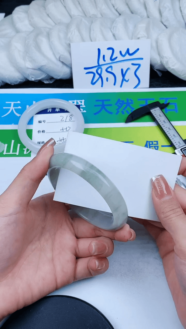 【闪购商品】石英质玉手镯未镶嵌219w58