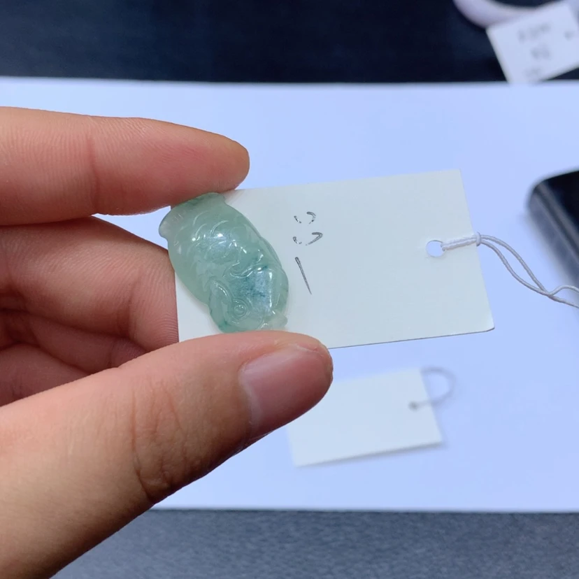 【闪购商品】翡翠挂件未镶嵌?**妞