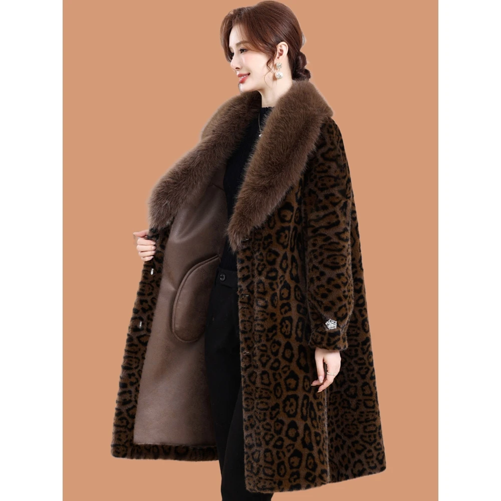 妈妈冬装豹纹皮毛一体仿水貂绒外套中老年女装冬季仿仿皮草