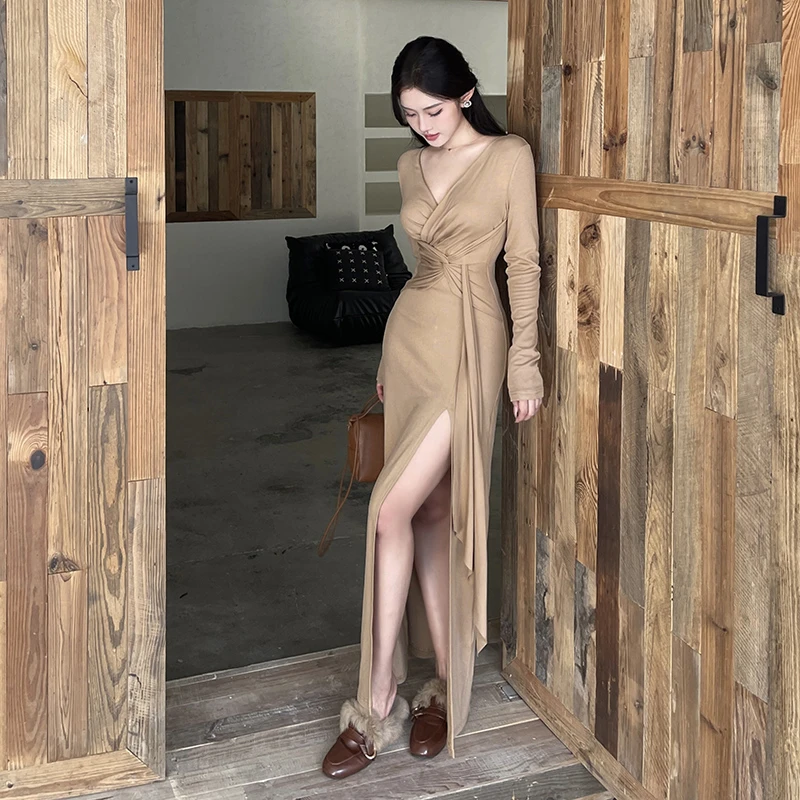 纯欲风V领设计感飘带长袖连衣裙秋季新款气质收腰显身材包臀长裙