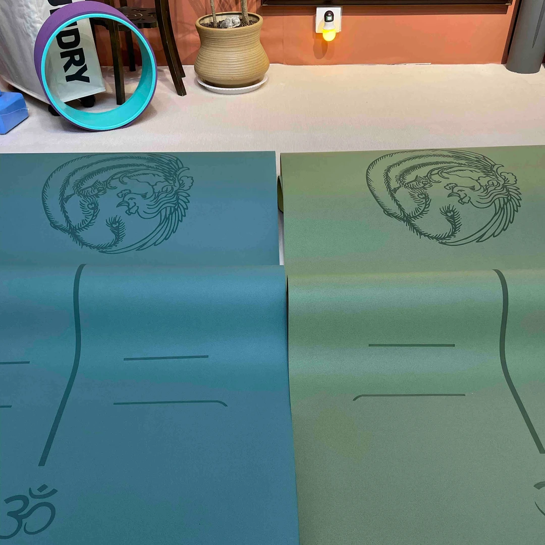 03#公用链接主播正在讲款瑜伽垫