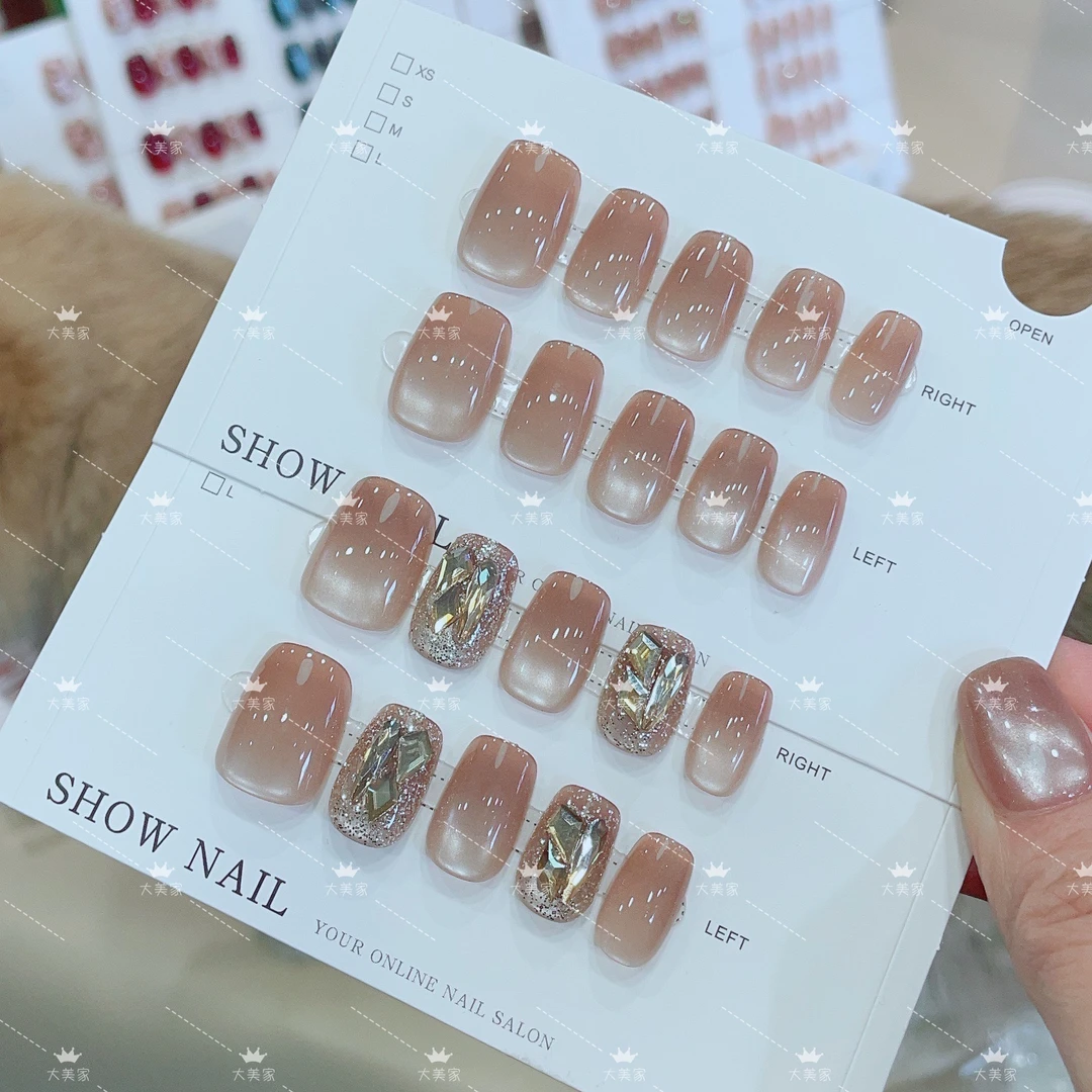 24片装（短梯）玻璃珠梦幻猫眼A031（四颗镶钻）穿戴美甲