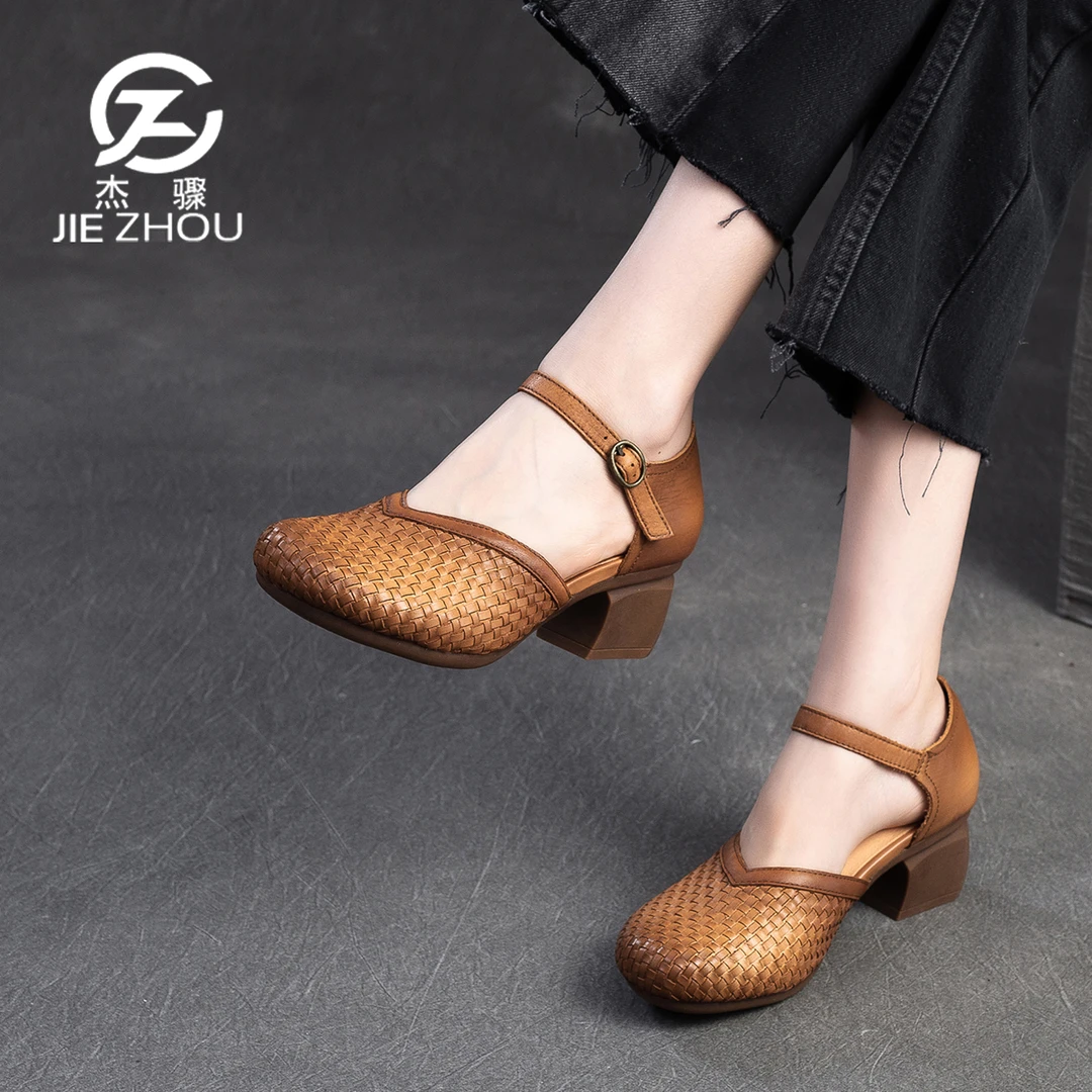 杰骤春夏外穿不累脚一字带包头凉鞋女真皮复古旗袍粗跟舒适妈妈鞋
