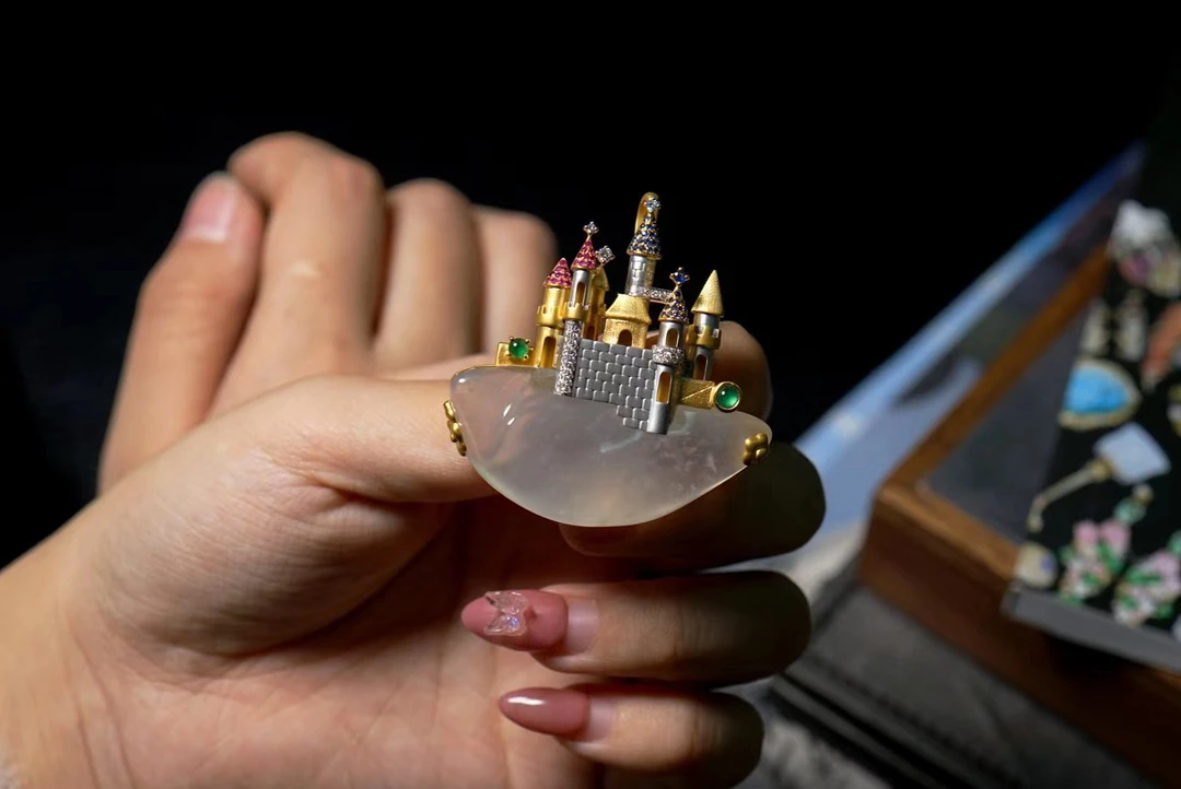 【童话城堡】18k金冰胶行家货城堡胸针吊坠两用款