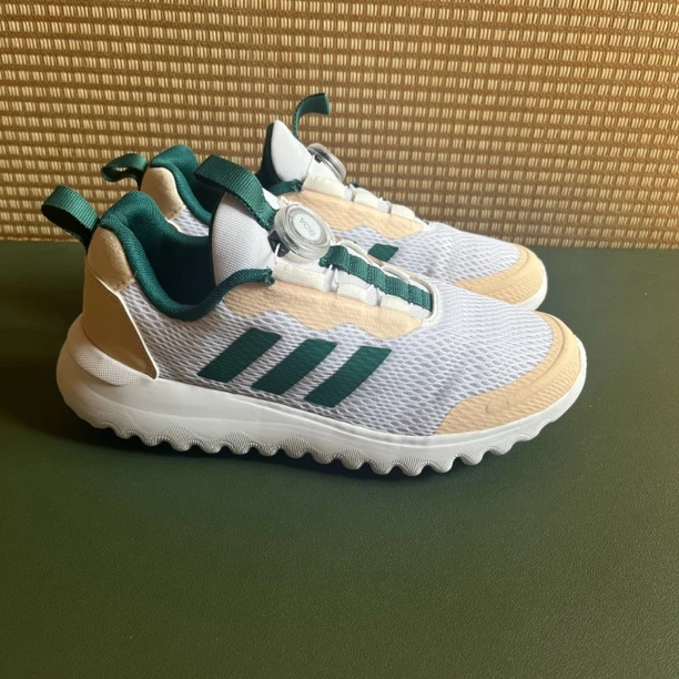 39 1/3码 阿迪达斯米白绿 市价799 鞋底磨损