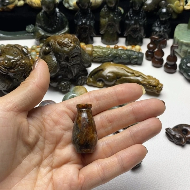 透闪石质玉手把未镶嵌谜