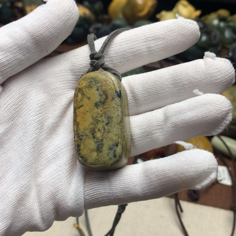 【闪购商品】透闪石质玉挂件未镶嵌