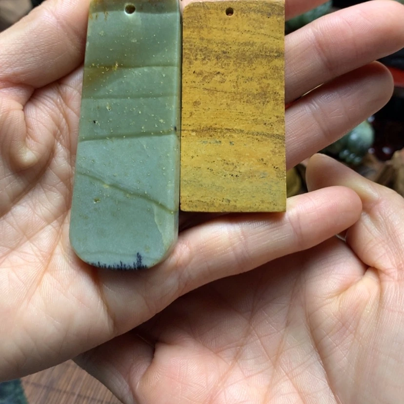 【闪购商品】透闪石质玉挂件未镶嵌上***丶