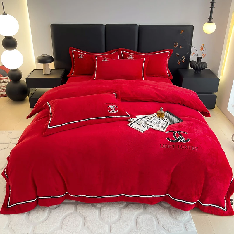 新款高端轻奢纯色绣花加厚床盖四件套高档毛绒床盖四件套