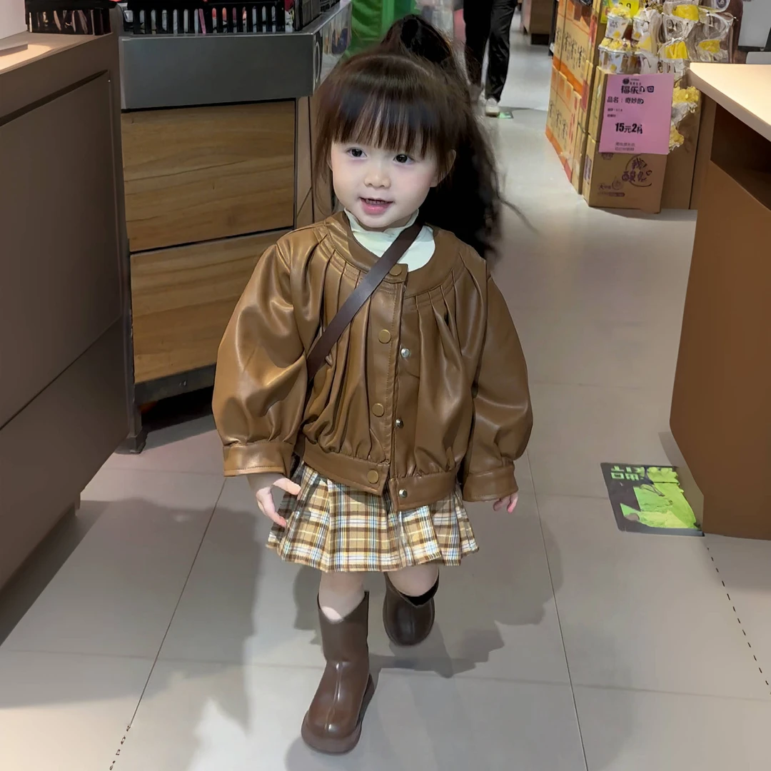 2024新款女童春季套装女宝宝时髦皮衣打底衫百褶裙甜美洋气三件套