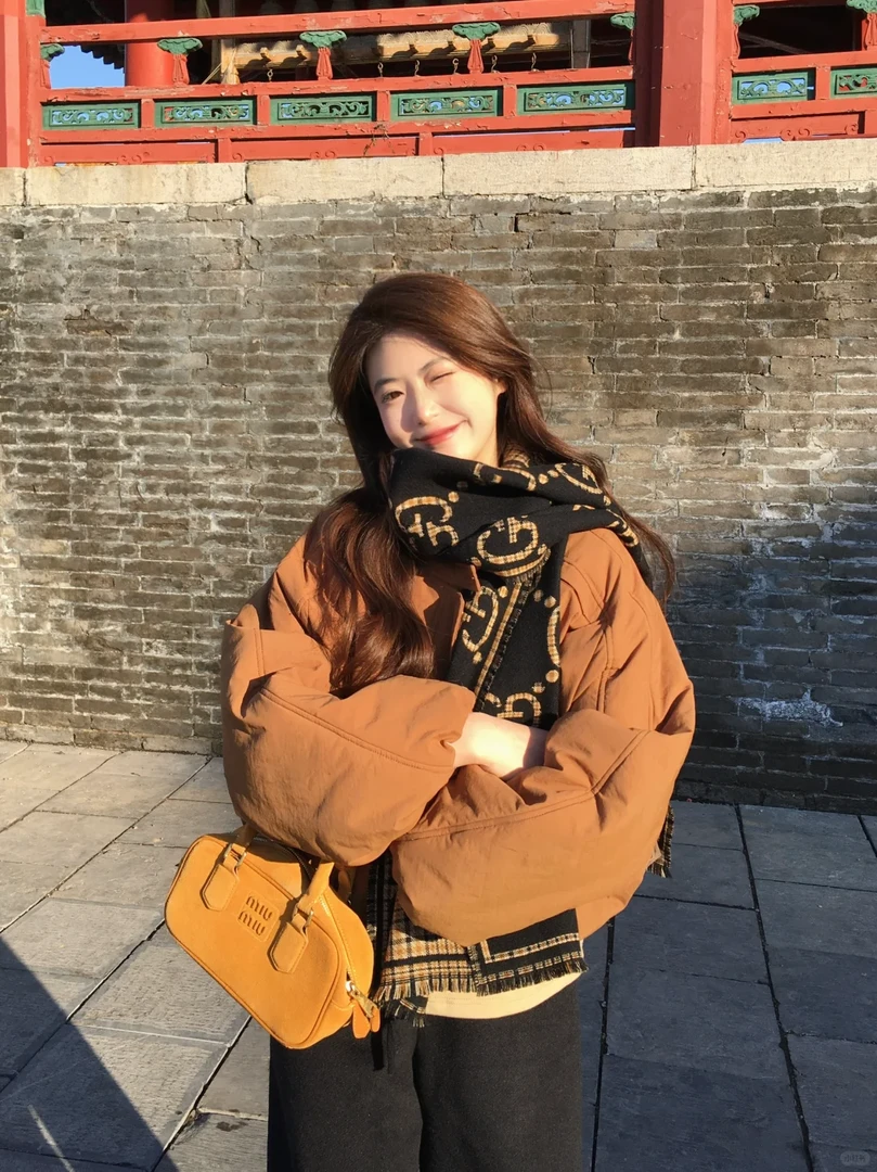 2024年新款冬季今年流行设计感小众短款棉服搭配休闲裤保暖两件套