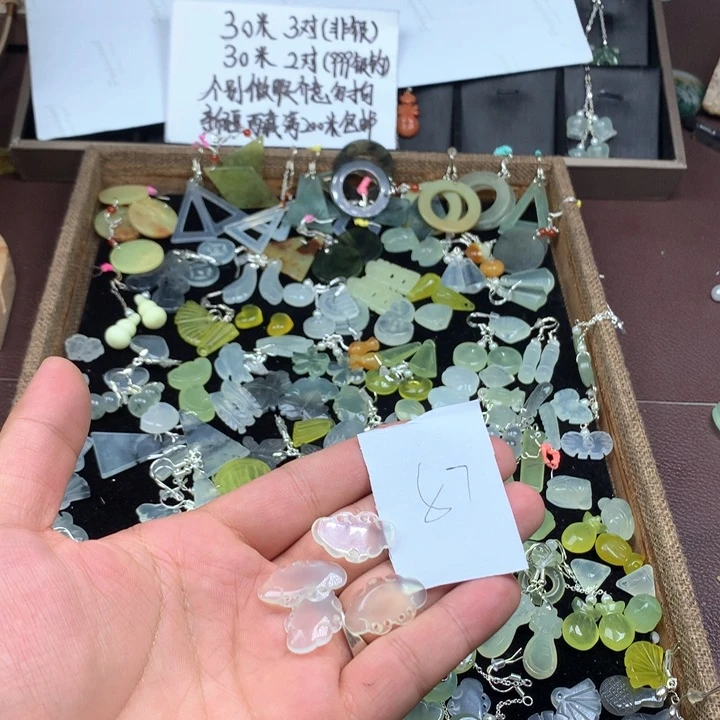 蛇纹石玉耳钉合金J****兔