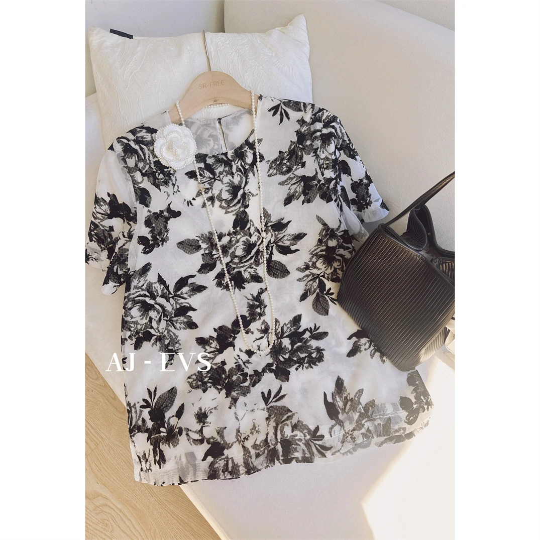【伦敦花园·优雅植绒工艺立体花短袖上衣】