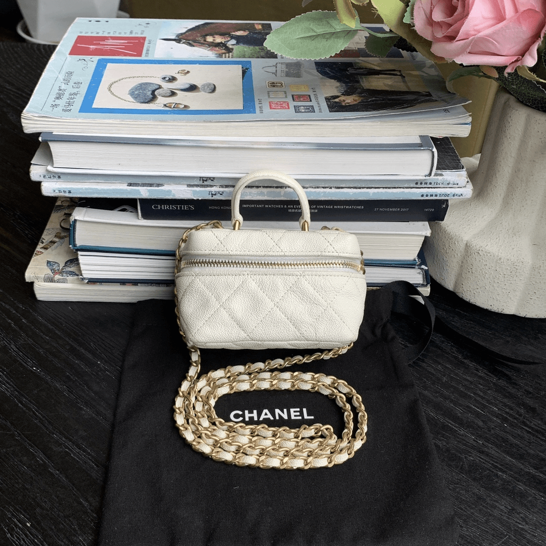 95新 Chanel/香奈儿 /21SS mini化妆包 镭射/sp20414